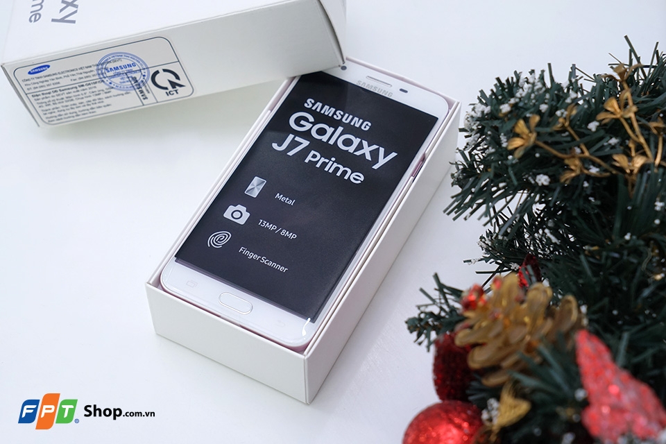 Mở hộp điện thoại Galaxy J7 Prime phiên bản màu hồng Mở hộp điện thoại Galaxy J7 Prime phiên bản màu hồng