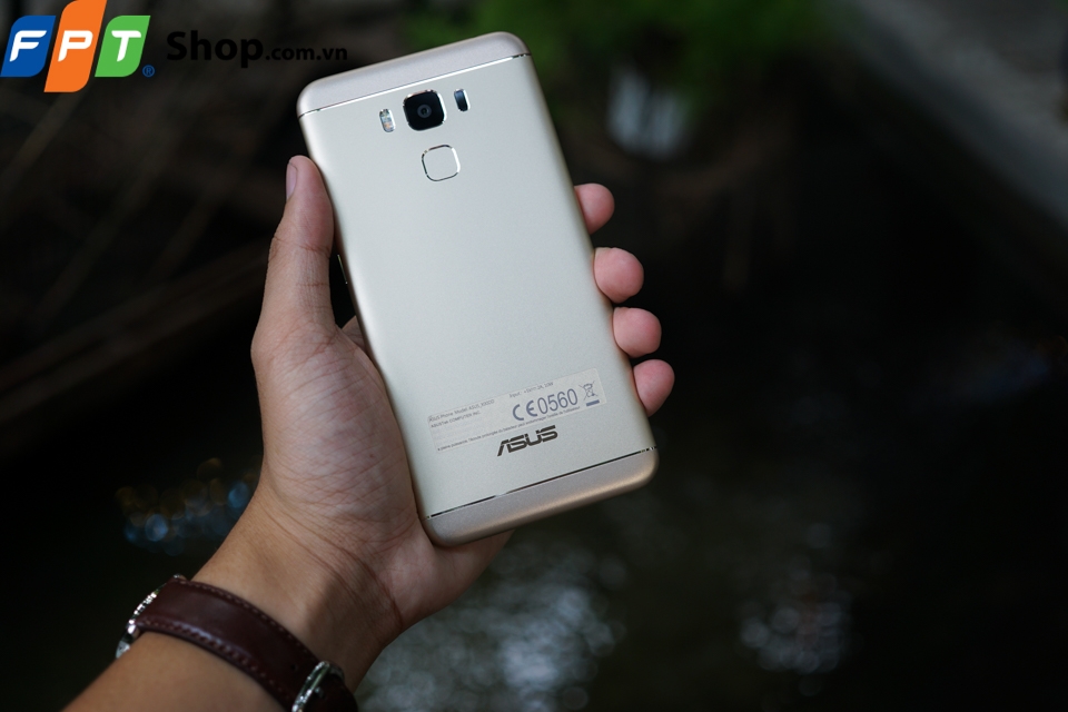 Trên tay ASUS Zenfone 3 Max 5.5 inch màu hồng (Ảnh 7) Trên tay ASUS Zenfone 3 Max 5.5 inch màu hồng (Ảnh 7)