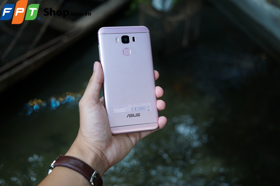 Trên tay ASUS Zenfone 3 Max 5.5 inch màu hồng (Ảnh 8) Trên tay ASUS Zenfone 3 Max 5.5 inch màu hồng (Ảnh 8)