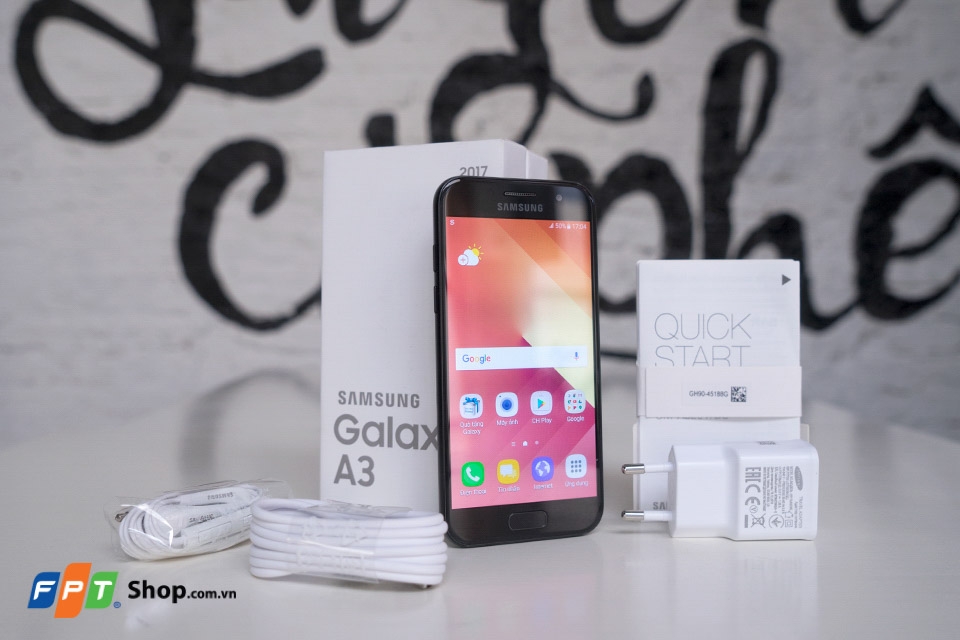 Trên tay Galaxy A3 2017: Thiết kế kinh, kim loại, hỗ trợ kháng nước, cấu hình ổn