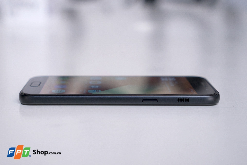 Trên tay Galaxy A3 2017 (Ảnh 1)