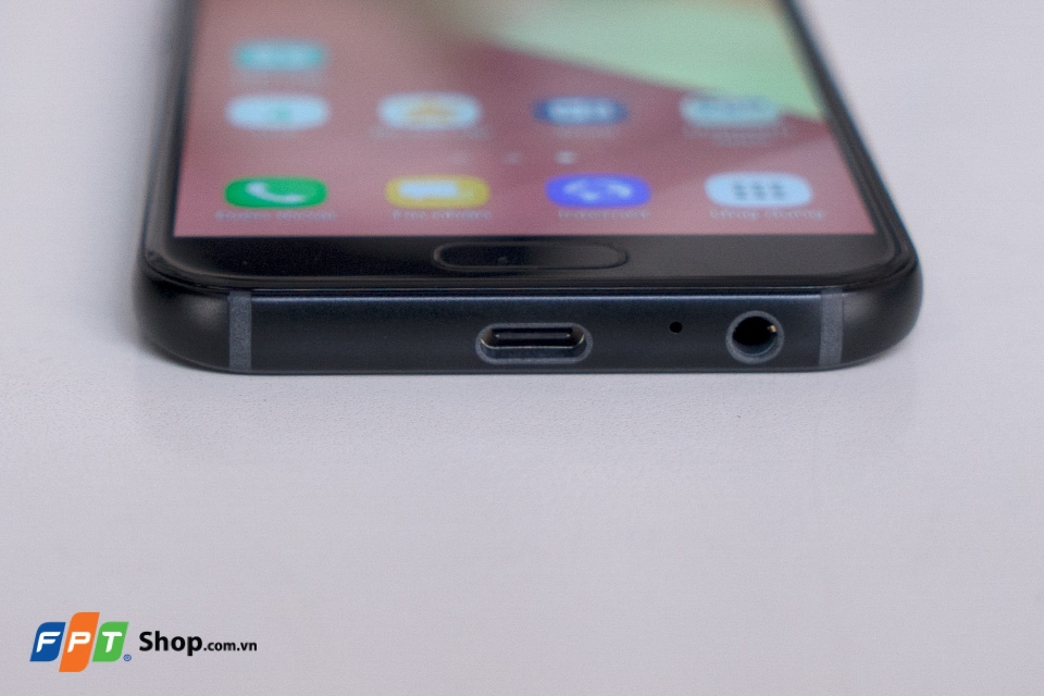 Trên tay Galaxy A3 2017: Thiết kế kinh, kim loại, hỗ trợ kháng nước