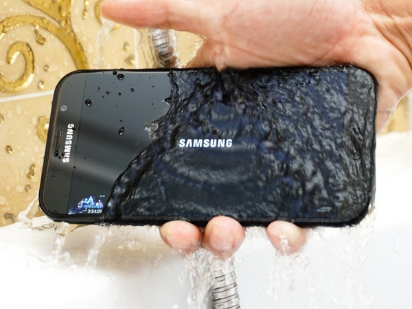 Samsung Galaxy A 2017 đạt chuẩn kháng nước IP68
