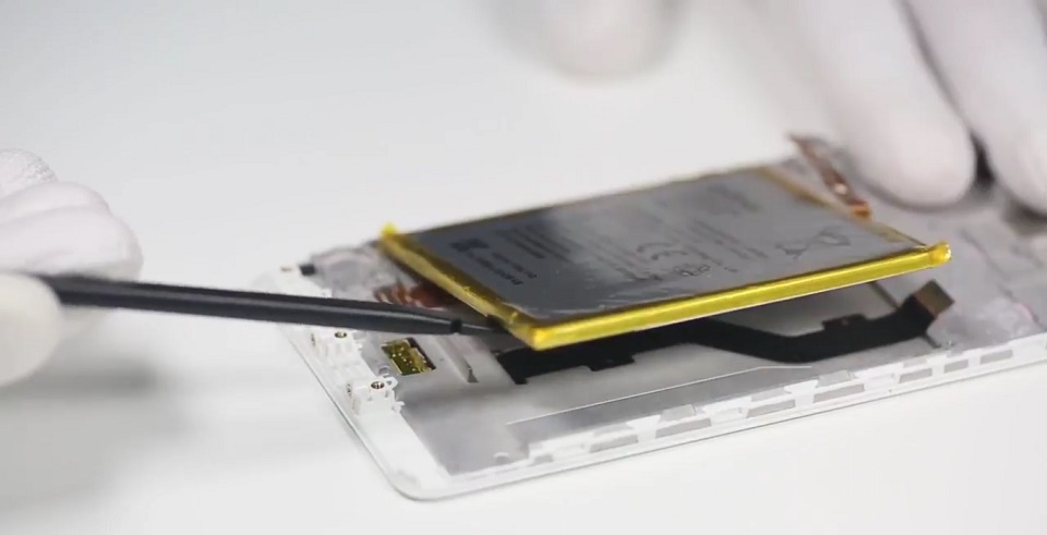 Tiếp đến là viên pin 3.200 mAh