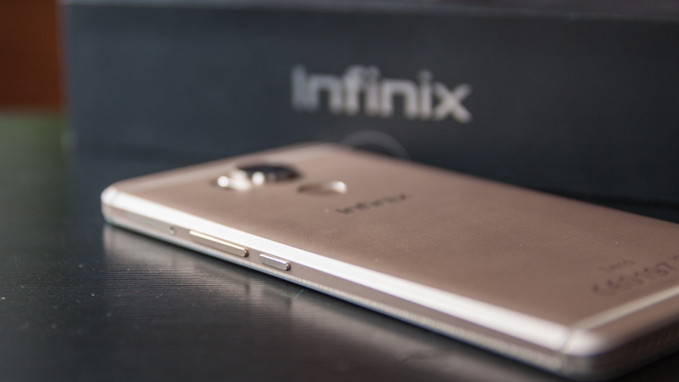 Cạnh phải Infinix Zero 4