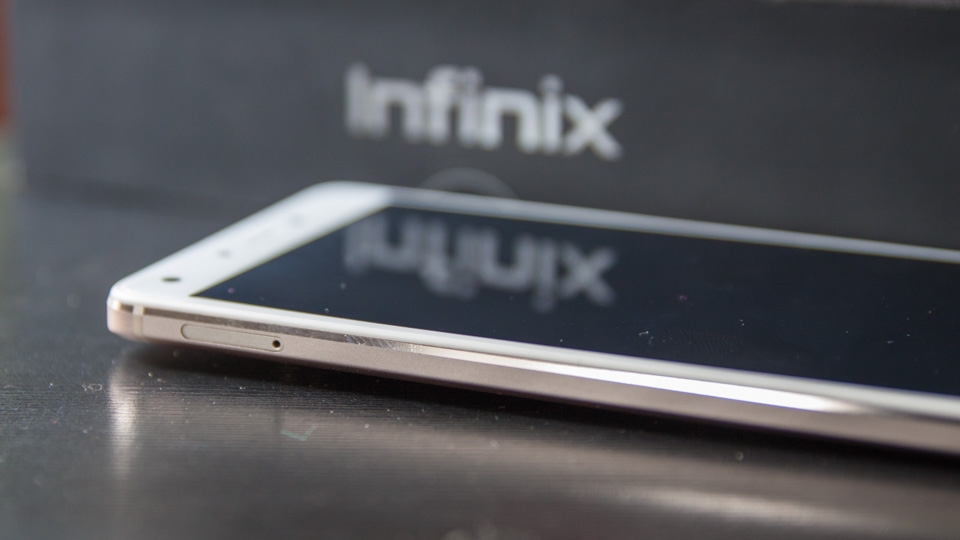 Cạnh trái Infinix Zero 4