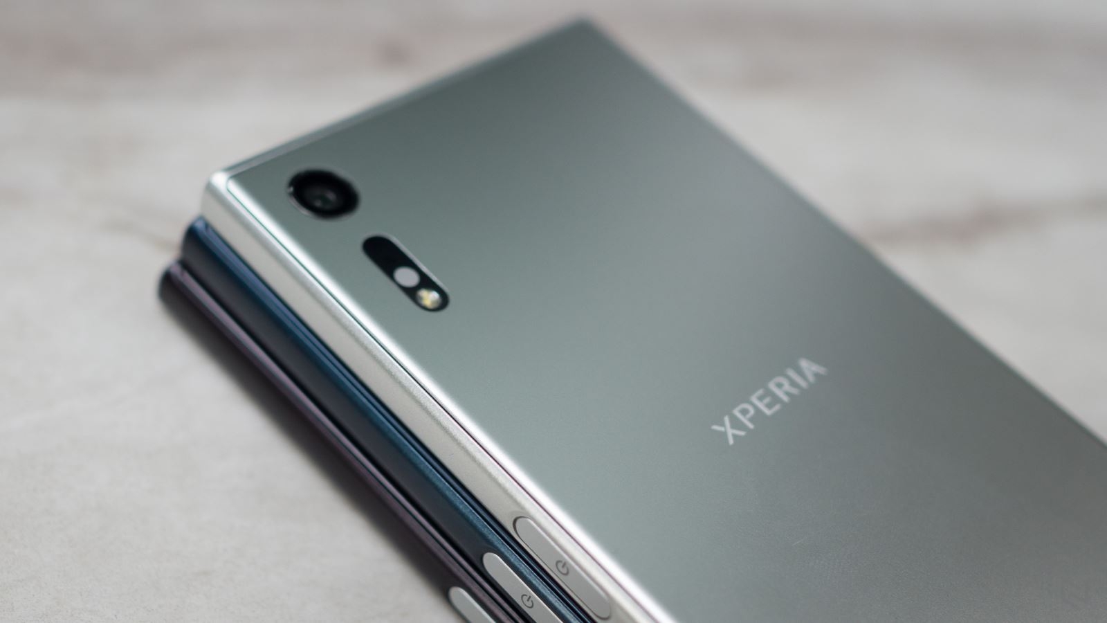 Kim loại ALKALEIDO trên Sony Xperia XZ 3