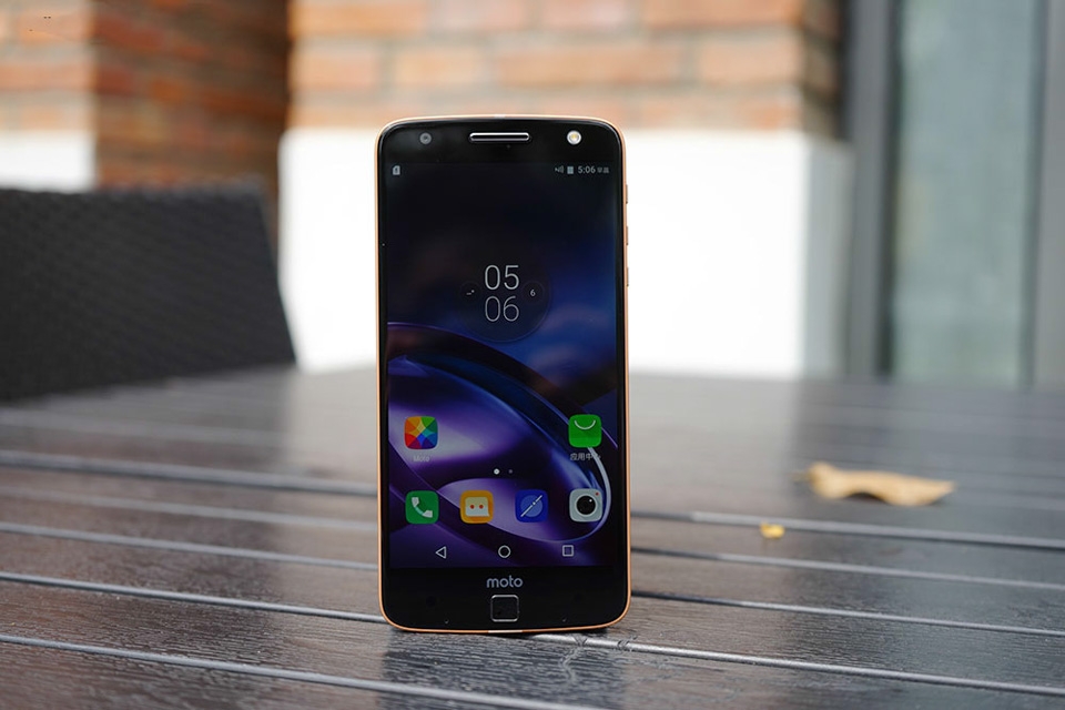Mở hộp Moto Z 3