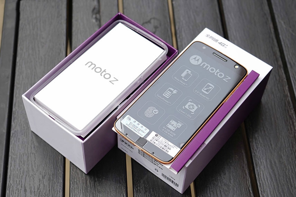 Mở hộp Moto Z 1