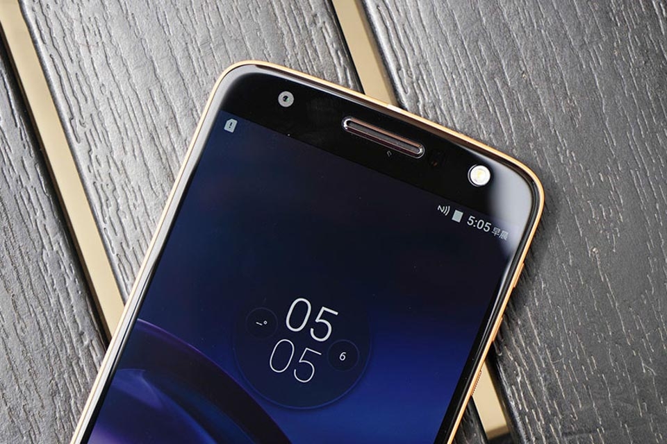 Mở hộp Moto Z 12