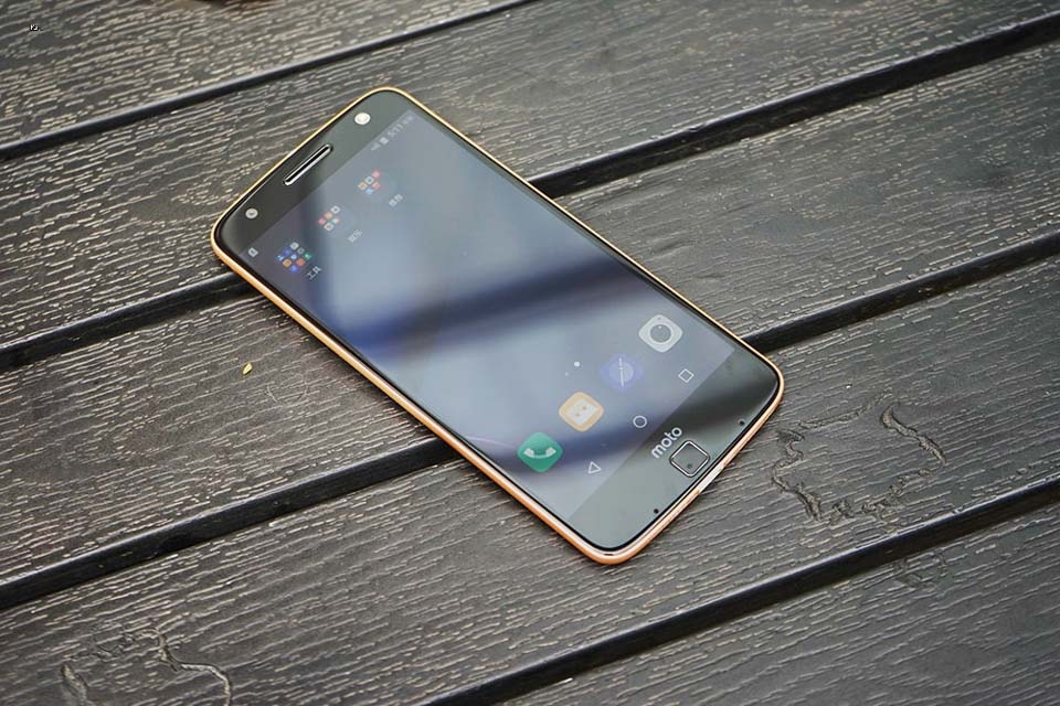 Mở hộp Moto Z 11