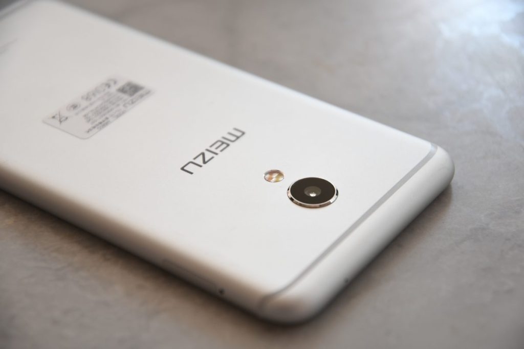 So sánh Meizu MX6 vs iPhone 5s 1