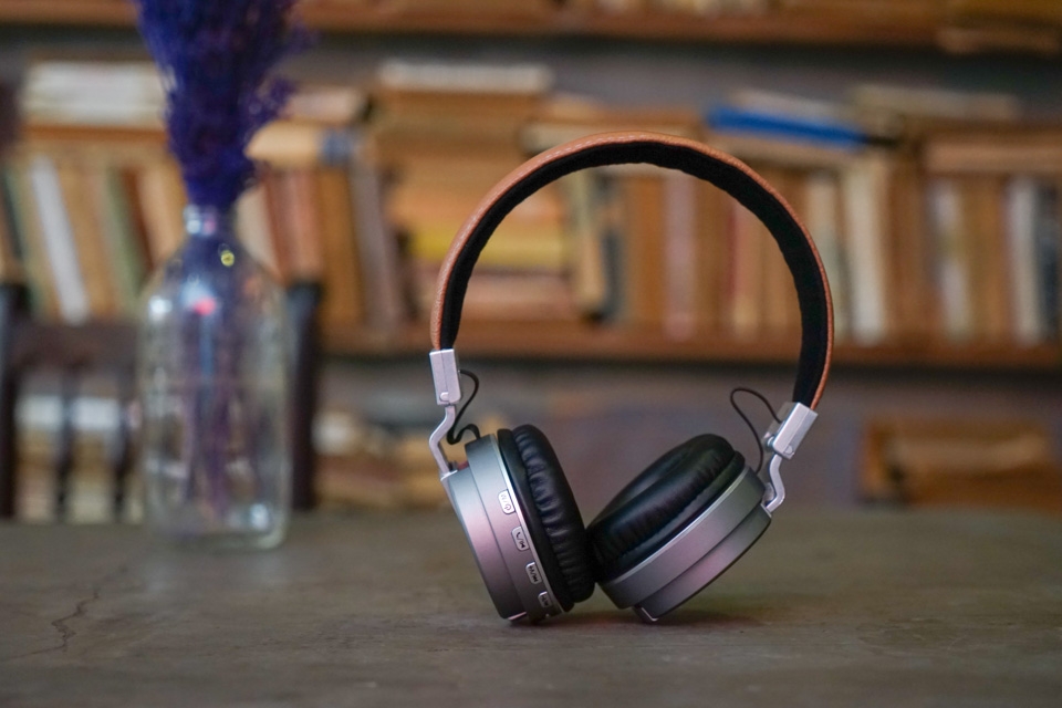 Trên tay tai nghe không dây iBomb SKA tặng kèm khi mua J7 Prime 17