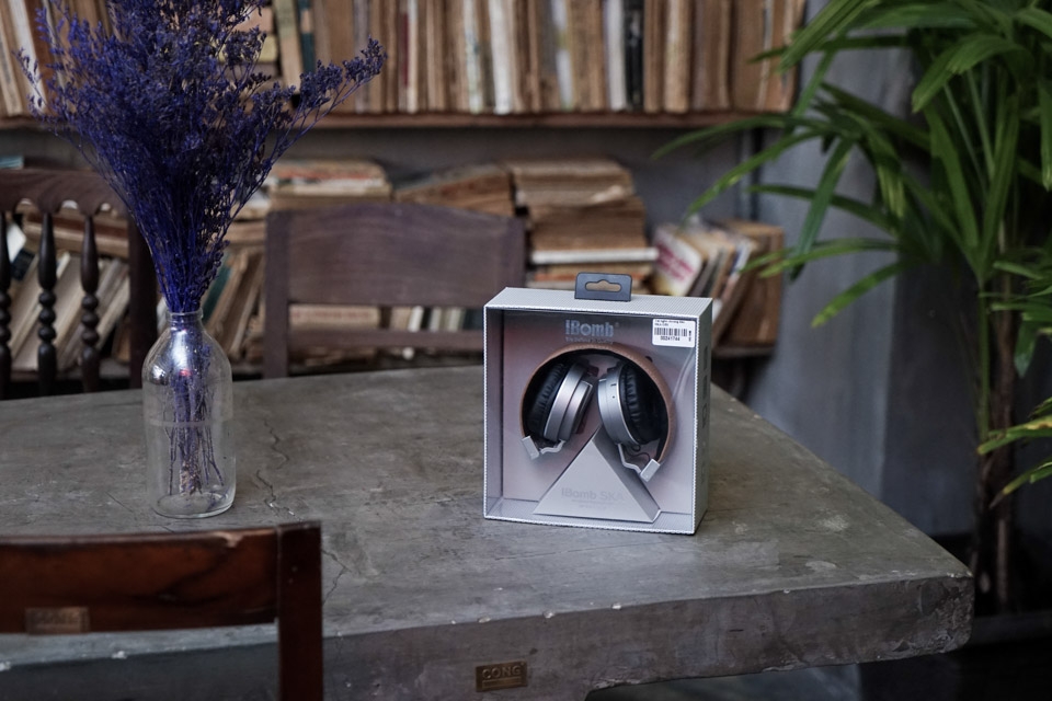 Trên tay tai nghe không dây iBomb SKA tặng kèm khi mua J7 Prime 1