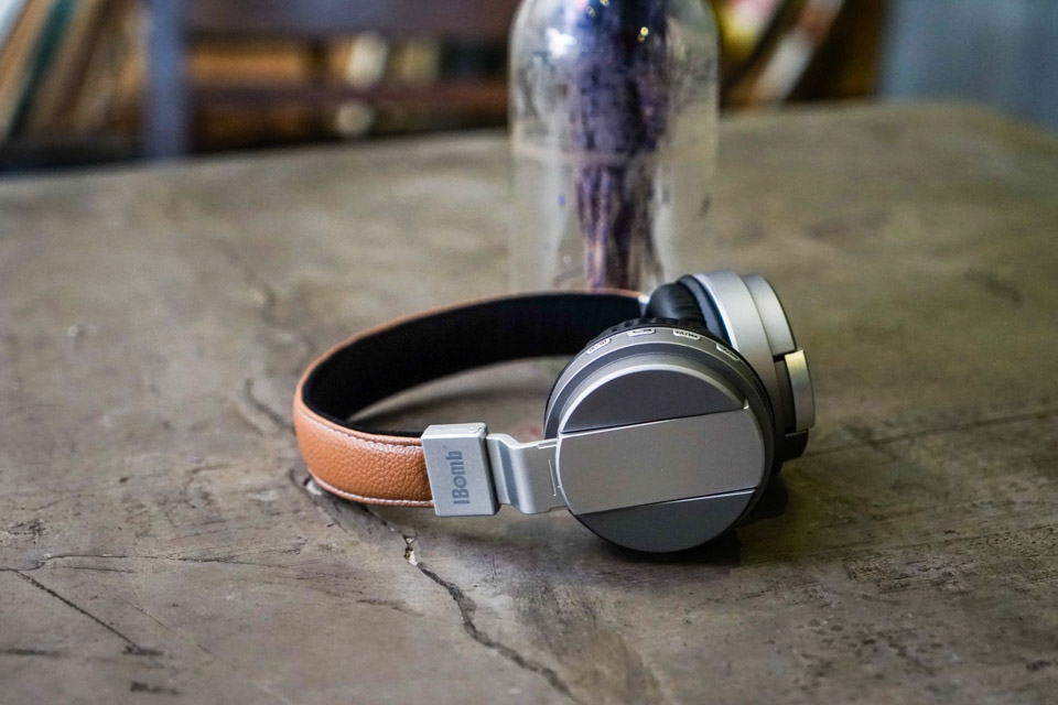 Trên tay tai nghe không dây iBomb SKA tặng kèm khi mua J7 Prime 7