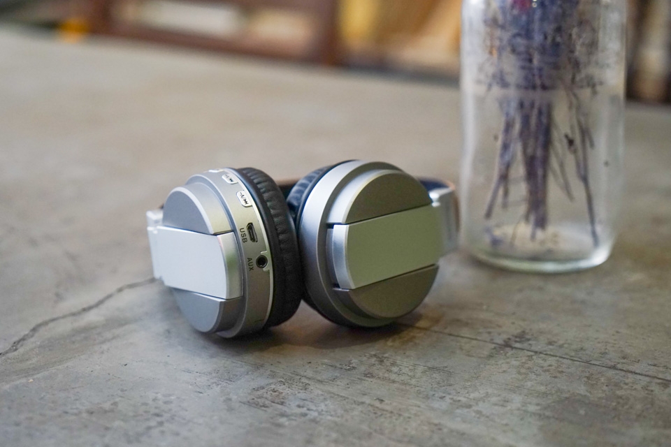 Trên tay tai nghe không dây iBomb SKA tặng kèm khi mua J7 Prime 2