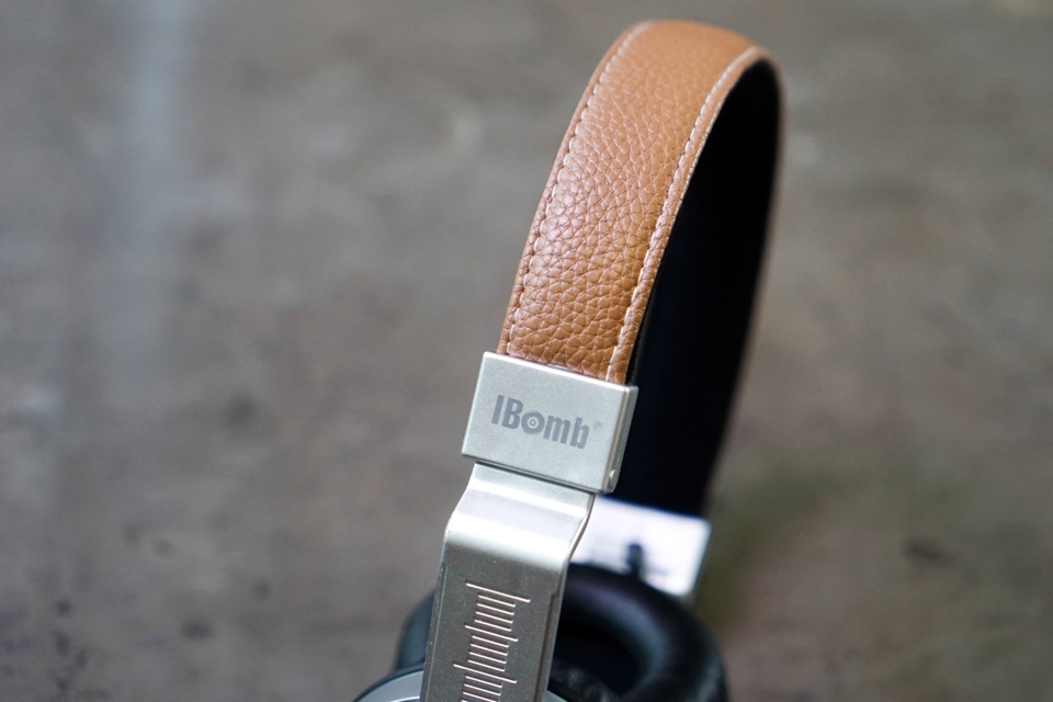 Trên tay tai nghe không dây iBomb SKA tặng kèm khi mua J7 Prime 3