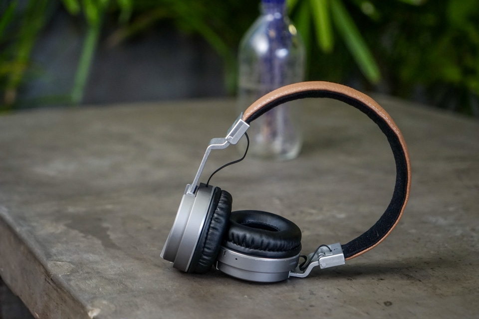 Trên tay tai nghe không dây iBomb SKA tặng kèm khi mua J7 Prime 9