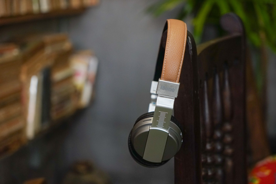 Trên tay tai nghe không dây iBomb SKA tặng kèm khi mua J7 Prime 10