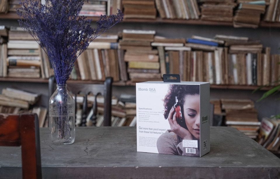 Trên tay tai nghe không dây iBomb SKA tặng kèm khi mua J7 Prime 6