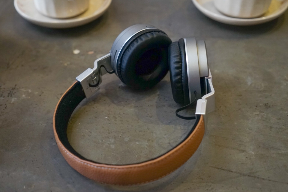 Trên tay tai nghe không dây iBomb SKA tặng kèm khi mua J7 Prime 11