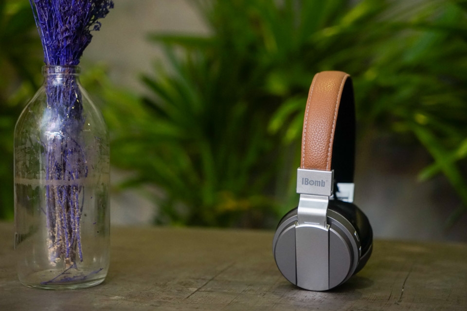 Trên tay tai nghe không dây iBomb SKA tặng kèm khi mua J7 Prime 15