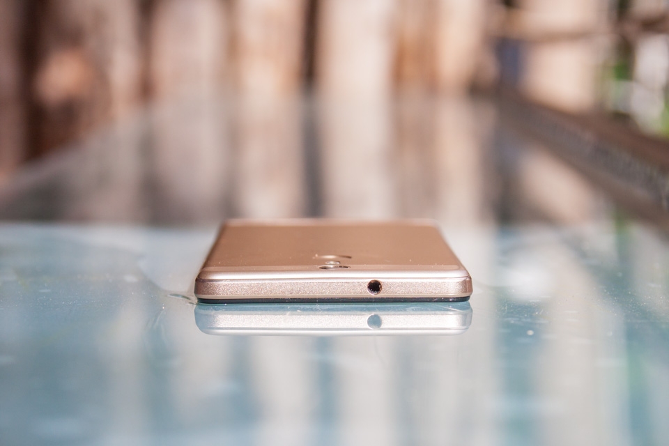 Infinix Hot S Cạnh trên