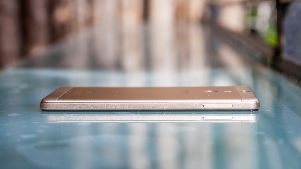 Infinix Hot S Cạnh trái