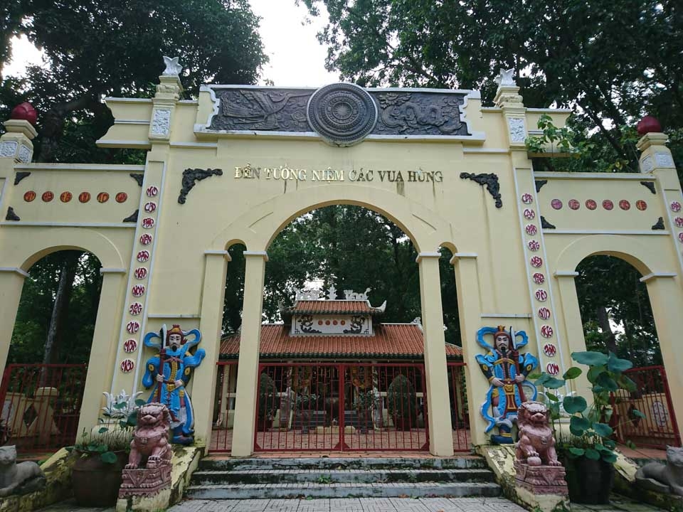 Đền Hùng ở Thảo Cầm Viên