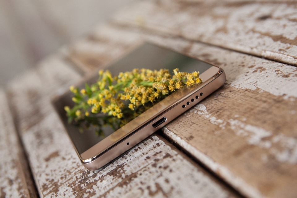 Cạnh dưới của Infinix Note 3 Cạnh dưới của Infinix Note 3