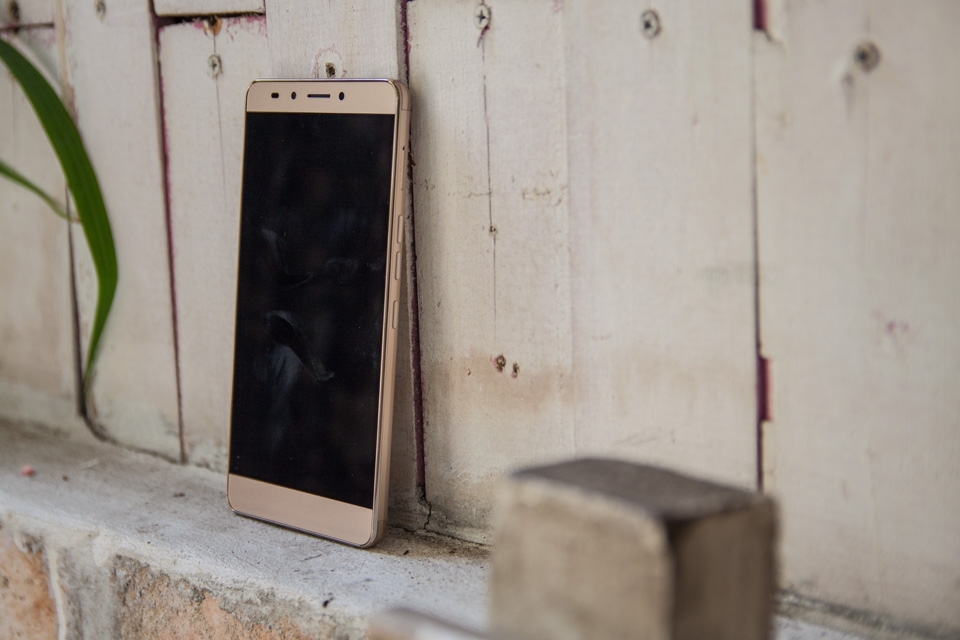 Cạnh phải Infinix Note 3 Cạnh phải Infinix Note 3