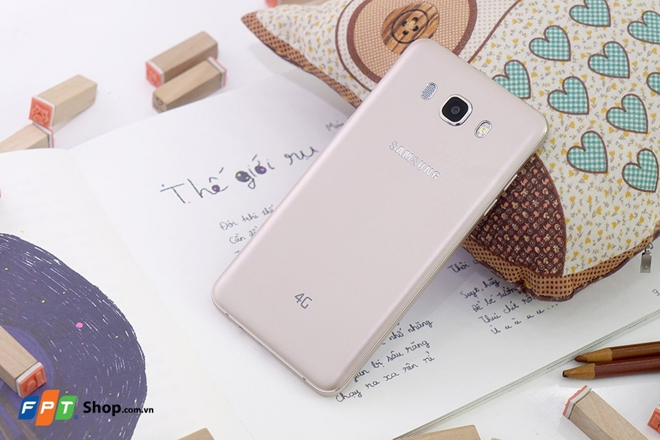 Thiết kế Samsung Galaxy J7 2016