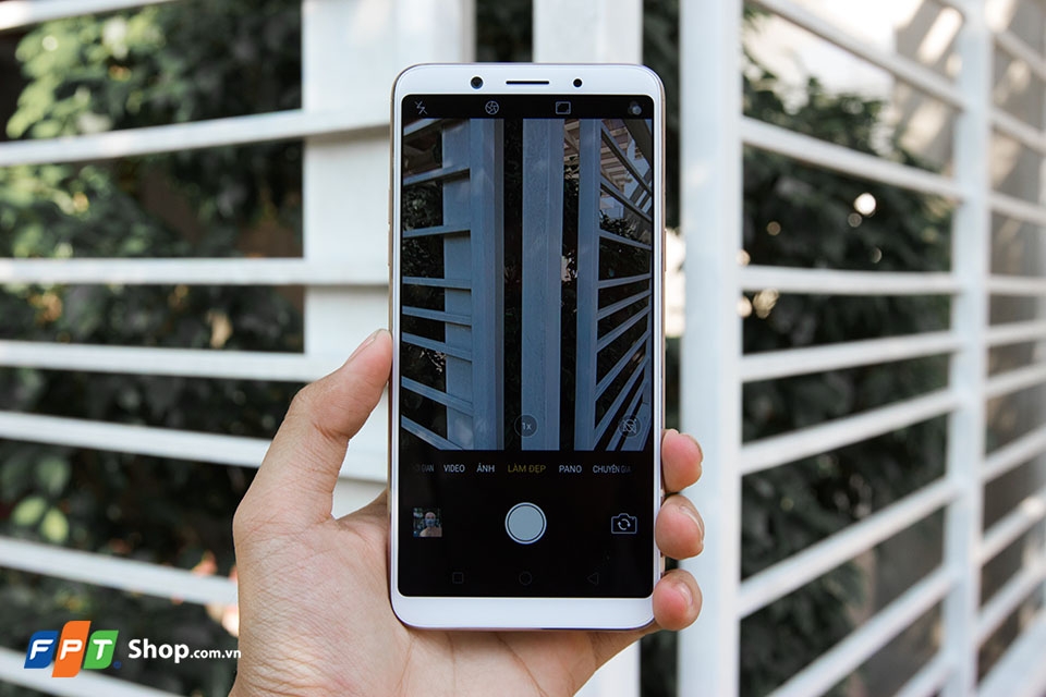 So sánh Galaxy J7+ và OPPO F5: Chọn máy nào thì tốt? (Ảnh 3)