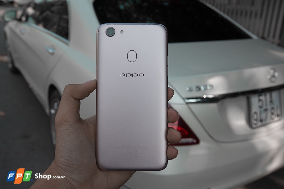 So sánh Galaxy J7+ và OPPO F5: Chọn máy nào thì tốt? (Ảnh 2)
