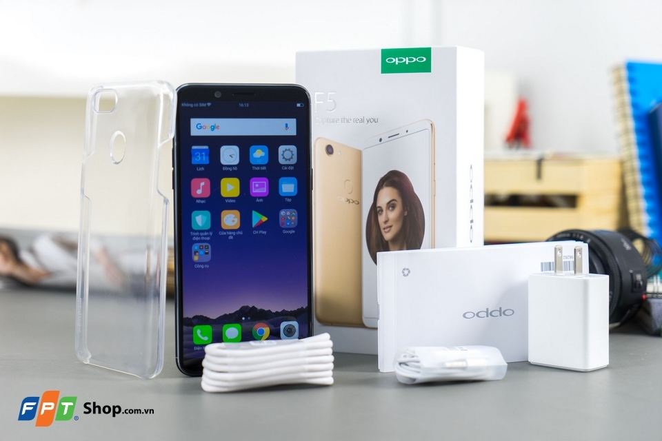 Mở hộp OPPO F5 phiên bản đen (Black) (Ảnh 1) Mở hộp OPPO F5 phiên bản đen (Black) (Ảnh 1)