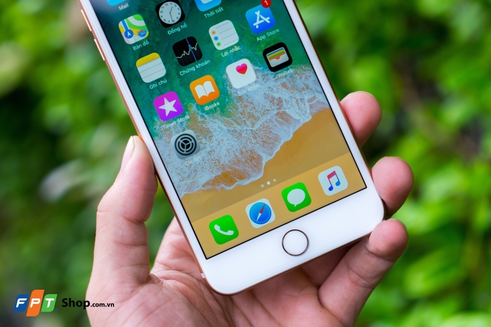 Cùng FPT Shop trên tay iPhone 8 Plus màu Gold (Ảnh 7)