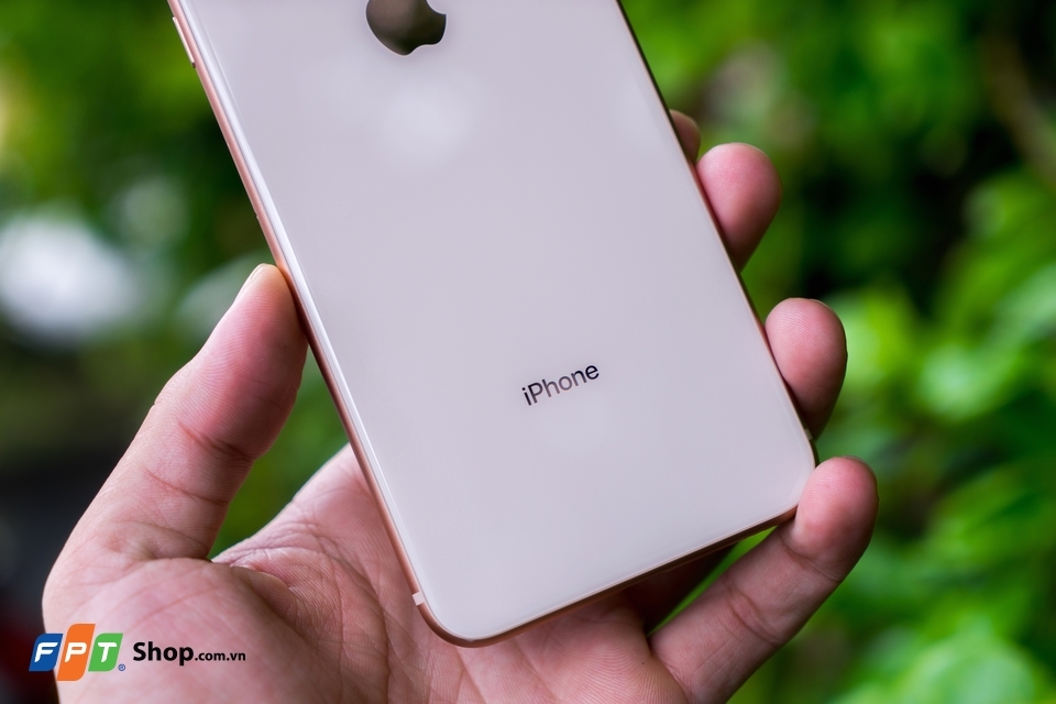 Cùng FPT Shop trên tay iPhone 8 Plus màu Gold (Ảnh 13)