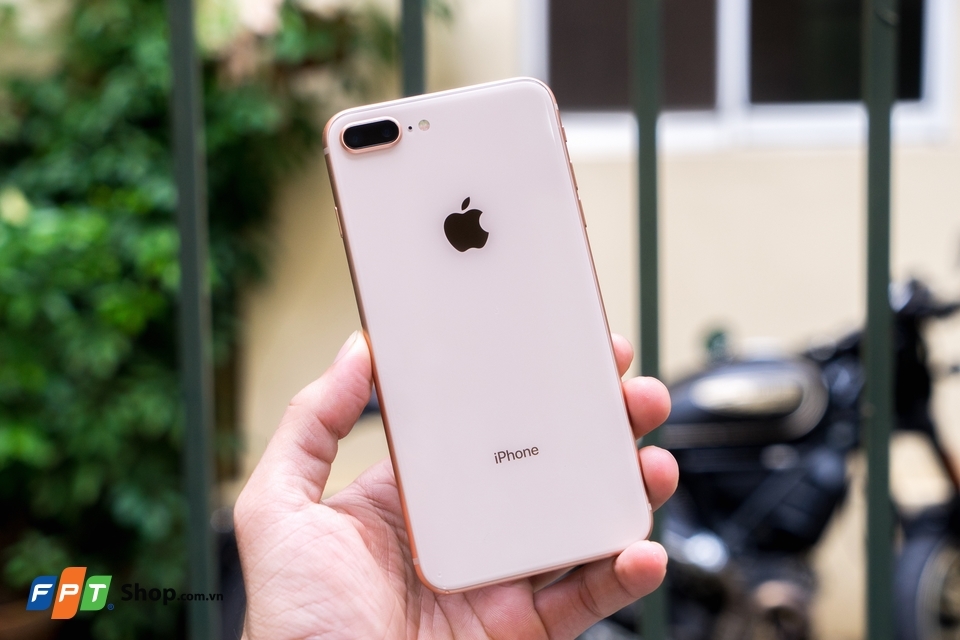 Cùng FPT Shop trên tay iPhone 8 Plus màu Gold (Ảnh 14)