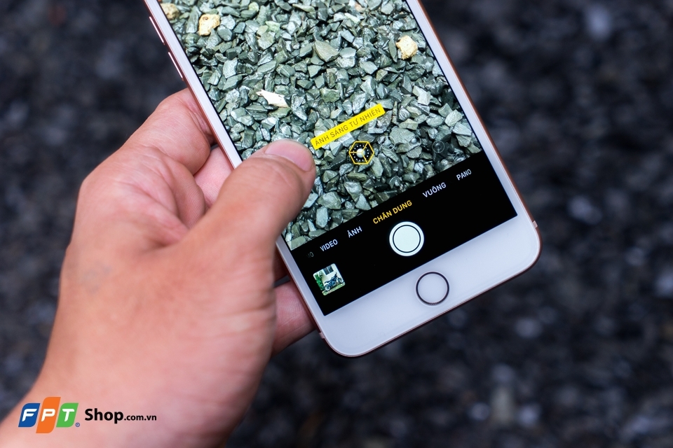 Cùng FPT Shop trên tay iPhone 8 Plus màu Gold (Ảnh 15)