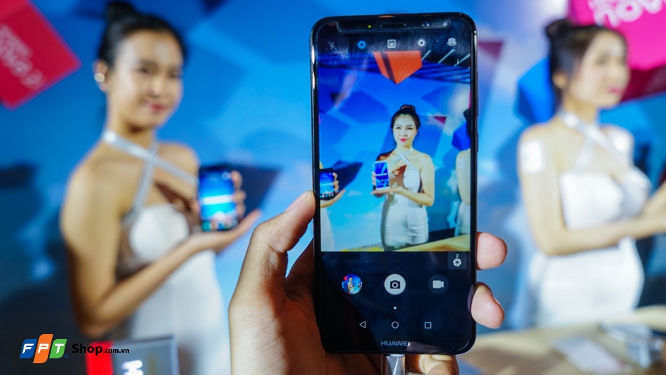 Trên tay nhanh Huawei Nova 2i: 4 Camera xóa phông (Ảnh 8) Trên tay nhanh Huawei Nova 2i: 4 Camera xóa phông (Ảnh 8)