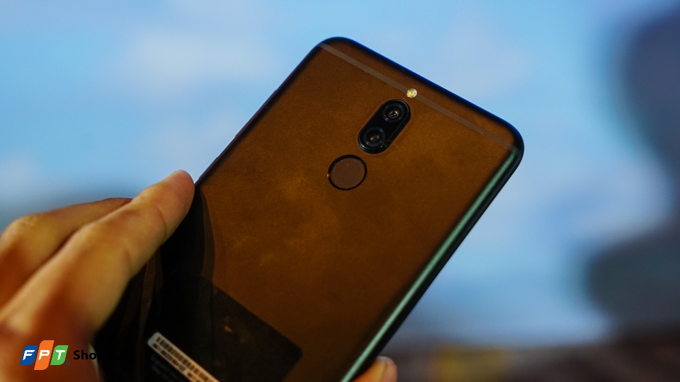 Trên tay nhanh Huawei Nova 2i: 4 Camera xóa phông (Ảnh 2) Trên tay nhanh Huawei Nova 2i: 4 Camera xóa phông (Ảnh 2)