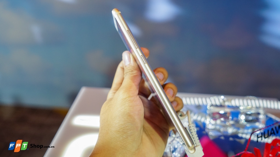 Trên tay nhanh Huawei Nova 2i: 4 Camera xóa phông (Ảnh 7) Trên tay nhanh Huawei Nova 2i: 4 Camera xóa phông (Ảnh 7)