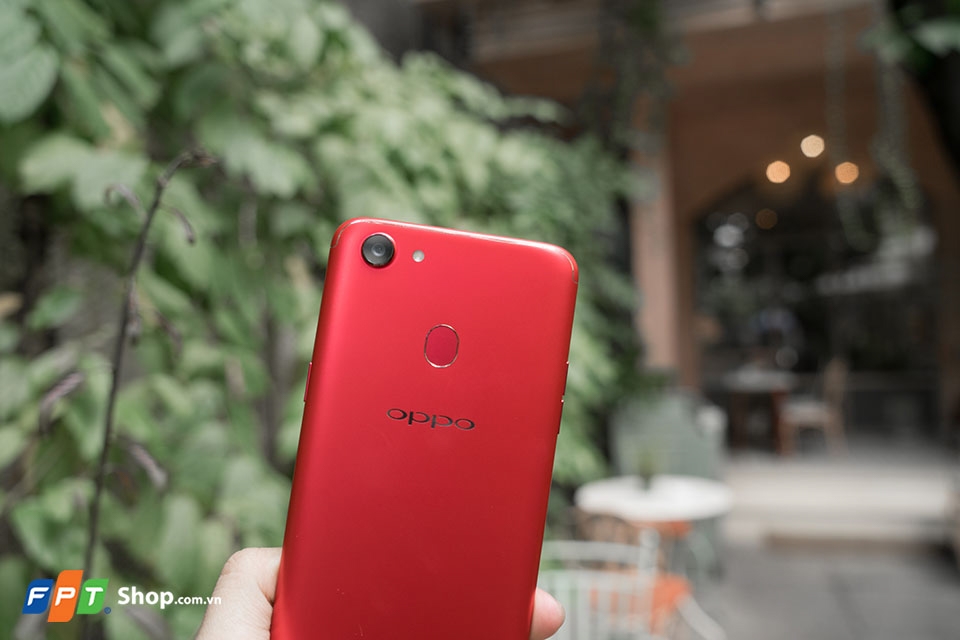 Mở hộp OPPO F5 Red bản 4GB RAM (Ành 4)