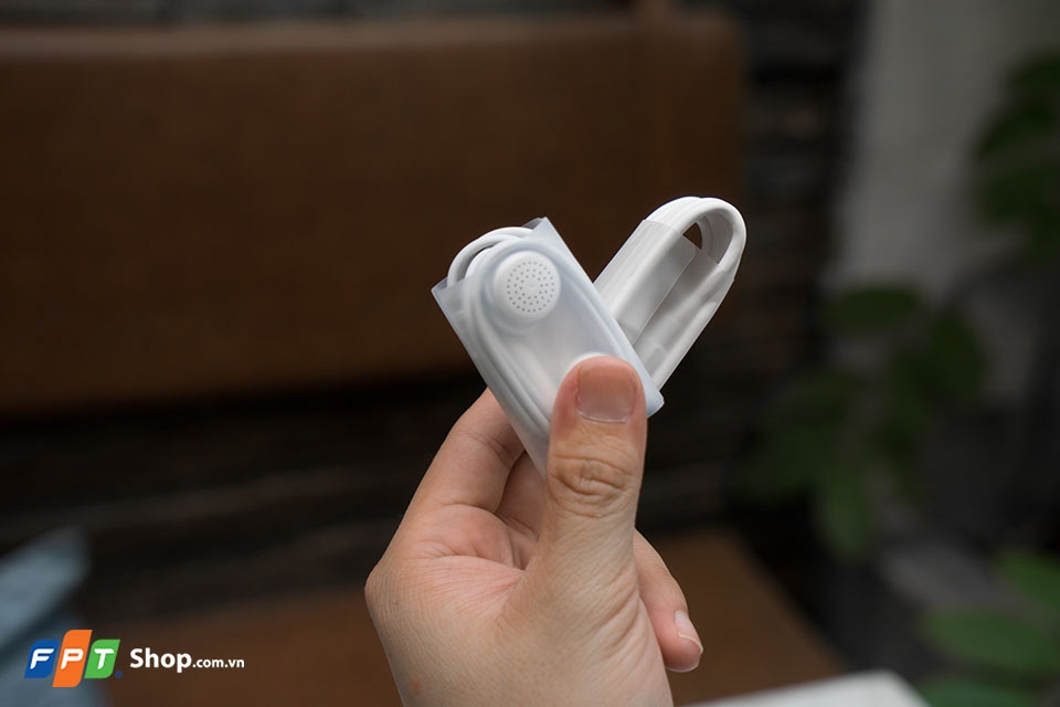 Mở hộp OPPO F5 Red bản 4GB RAM (Ành 9)