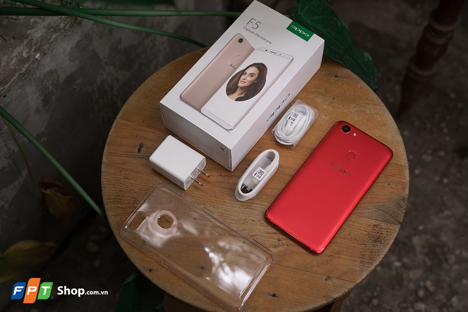 Đặt hàng OPPO F5 Red tại FPTShop (Ảnh 1)