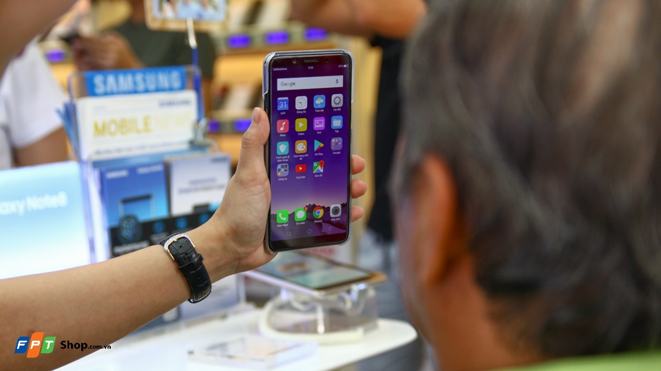 So sánh cấu hình 5 mẫu smartphone FullView trung cấp (Ảnh 6)