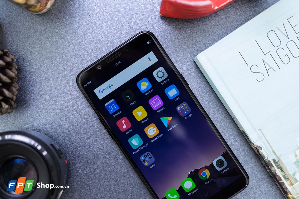 Mở hộp OPPO A83: Thiết kế nguyên khối, FullView (Ảnh 3) Mở hộp OPPO A83: Thiết kế nguyên khối, FullView (Ảnh 3)