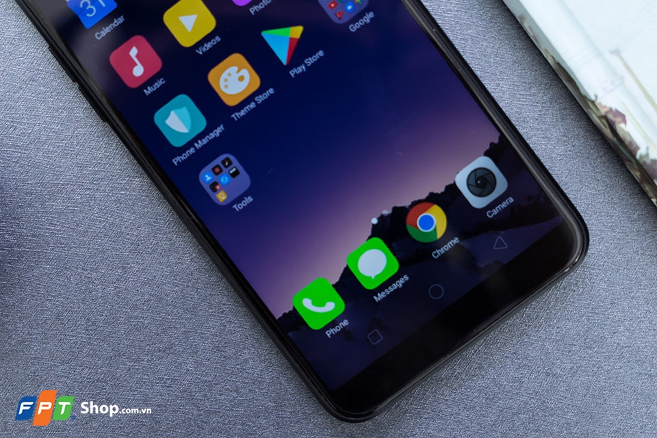 Mở hộp OPPO A83: Thiết kế nguyên khối, FullView (Ảnh 4) Mở hộp OPPO A83: Thiết kế nguyên khối, FullView (Ảnh 4)