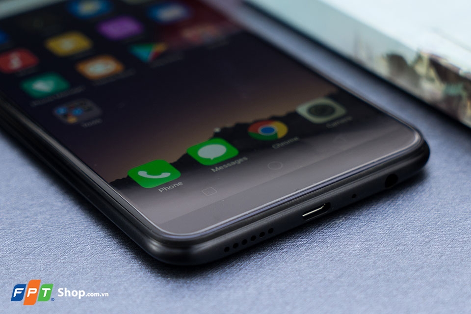 Mở hộp OPPO A83: Thiết kế nguyên khối, FullView (Ảnh 6) Mở hộp OPPO A83: Thiết kế nguyên khối, FullView (Ảnh 6)