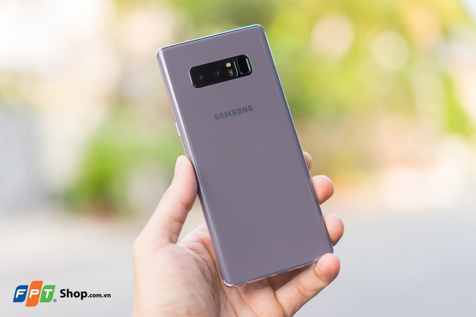 Trên tay Galaxy Note 8 Orchid Grey: Màu sắc độc đáo